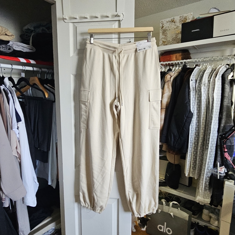 UNIQLO CARGO SWEATPANTS